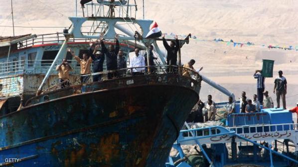 ليبيا تفرج عن 15 من الصيادين المصريين