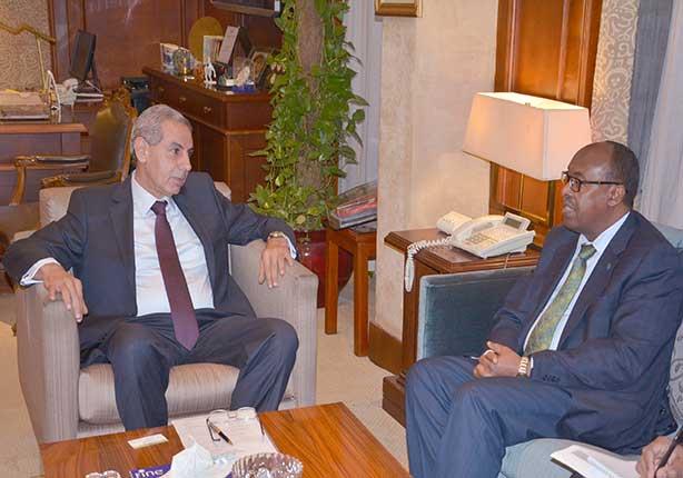 طارق قابيل خلال جلسته مع سفير إثيوبيا بالقاهرة