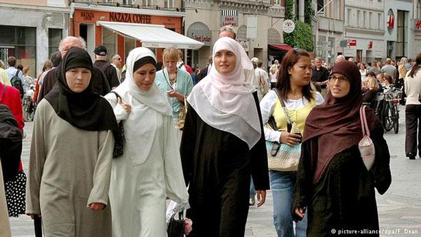 مسلمو أوروبا بين نار الإرهاب ونار كارهي الإسلام