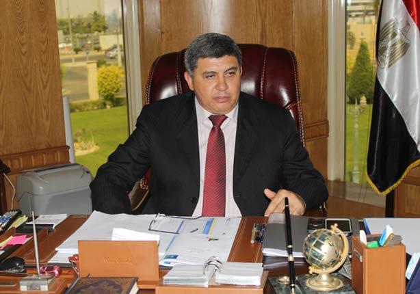 رئيس مجلس إدارة الشركة المصرية للمطارات الطيار عاد
