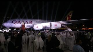 القطرية تعرض واحدة من طائرات ايرباص A380 التي استل