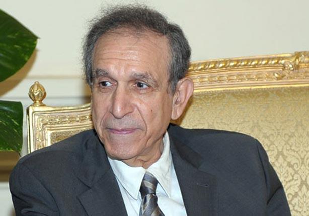 الدكتور حسام عيسى وزير التعليم العالي السابق