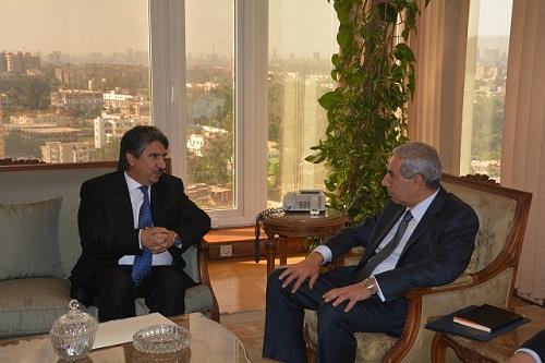 طارق قابيل وزير التجارة والصناعة خلال لقاء السفير 