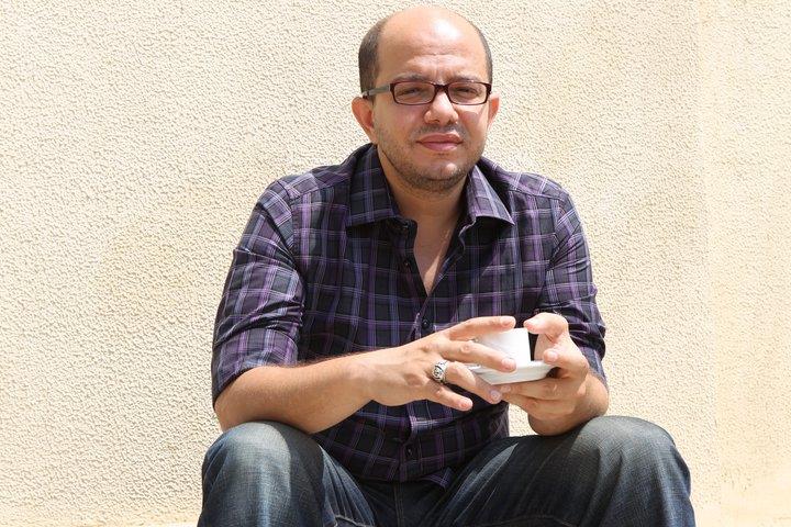 الكاتب عمر طاهر