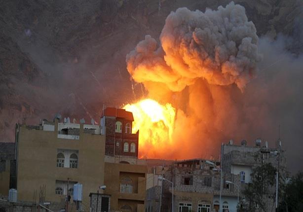 احتراق مخزن ضخم لأسلحة التحالف العربي  باليمن