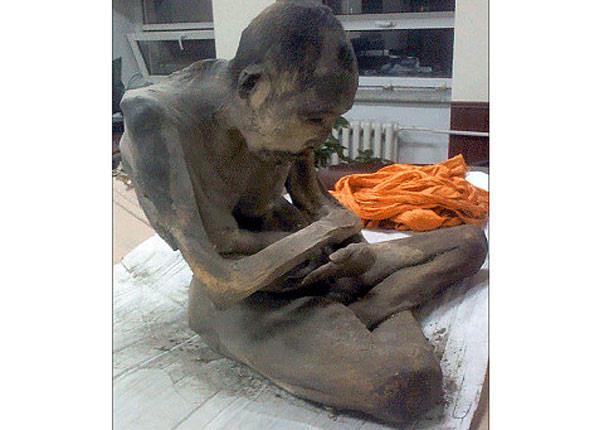 العثور على جسد راهب محنط منذ 200 سنة