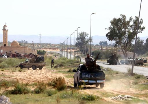 مقاتلون من فجر ليبيا في منطقة بئر الغانم قرب طرابل