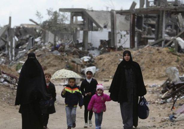 تعيش حوالي 39 عائلة غزية مع قنابل متفجرة في منازله