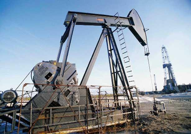 النفط يصعد بعد علامات على تراجع الإنتاج الأمريكي