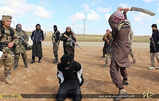 داعش تقطع رؤوس معارضيها بالسواطير