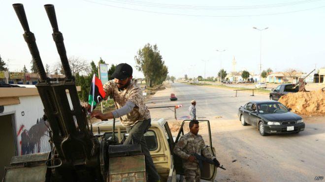 تعاني ليبيا حربا أهلية تعزز المخاوف من احتمال تقسي