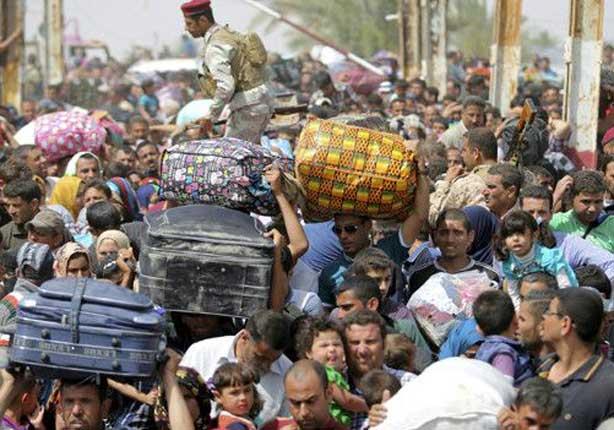مئات الأسر تنزح إلى بغداد سيرا على الأقدام