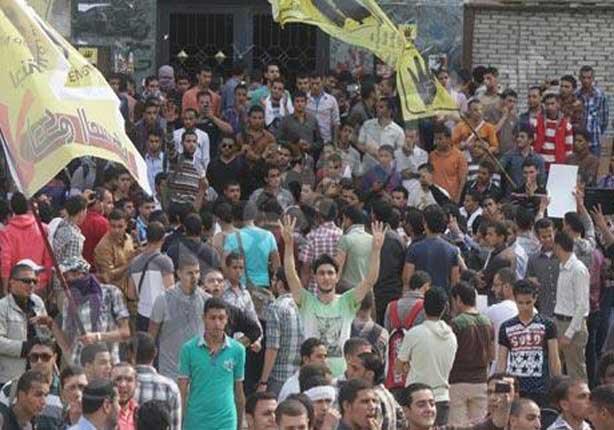 طلاب الإخوان يتظاهرون في جامعة حلوان