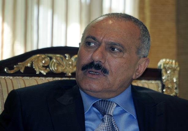 صالح خارج اليمن وإعادة الحوثيين أسلحة الجيش