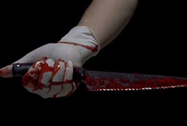 سكين ملطخ بالدماء - ارشيفية                       