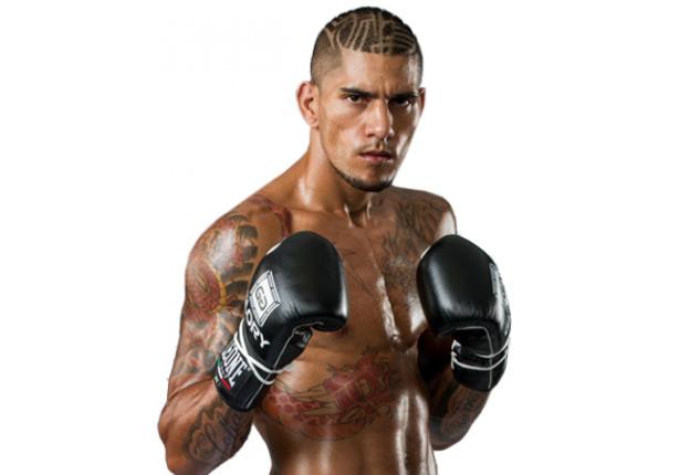 الملاكم البرازيلي الشهير"أليكس بيريرا"