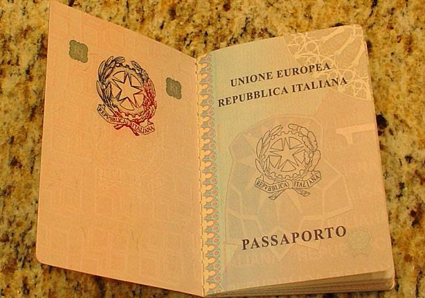 منح مهاجر غير مسجل في ايطاليا بطاقة إقامة