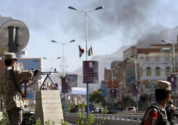انفجار قاطرة بنزين بمحافظة تعز اليمنية فى قصف من م