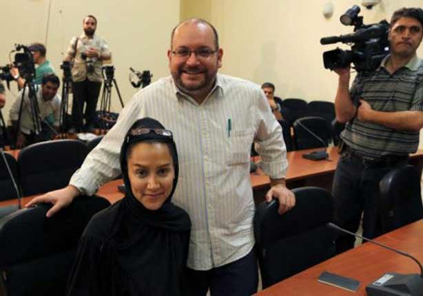 صورة التقطت لرضائيان وزوجته الإيرانية في قاعة المؤ