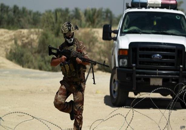 ضابط عراقي يشارك في عملية عسكرية لتأمين منطقة جرف 