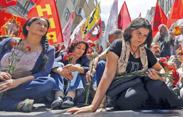 الشرطة التركية تمنع مئات الناشطين من إحياء ذكرى اح