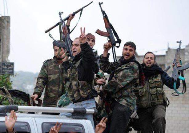 المعارضة السورية على قاعدة عسكرية في درعا 