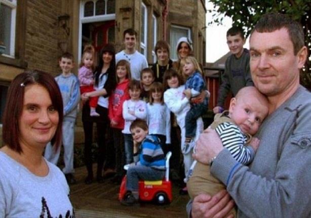 أكبر عائلة في بريطانيا تستقبل طفلها الثامن عشر