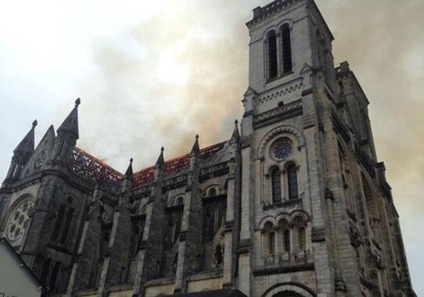حريق كاتدرائية القديس دوناتيان في فرنسا