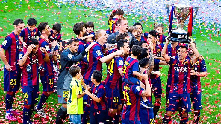 برشلونة يحمل كأس الليجا الإسبانية