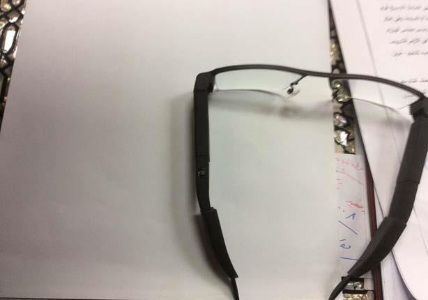 ضبط طالب بالأزهر يرتدي نظارة لتصوير الامتحانات