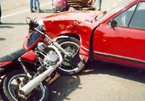 حادث تصادم بين سيارة ودراجة نارية                 