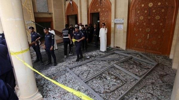 جانب من حادث عملية تفجير مسجد الامام الصادق بالكوي