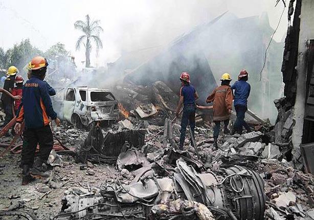 تحطم طائرة عسكرية في إندونيسيا
