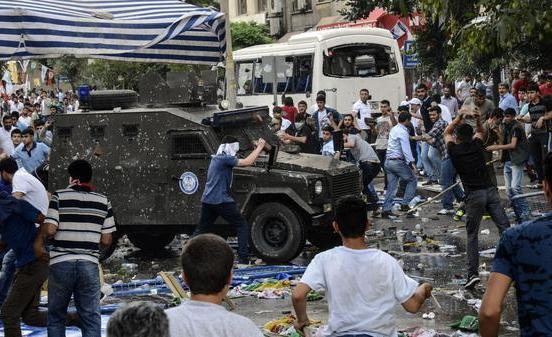 مقتل ثلاثة أشخاص في اشتباكات في تركيا