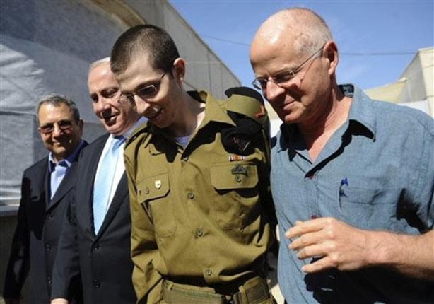 تسليم الجندى الاسرائيلى جلعاد شاليط