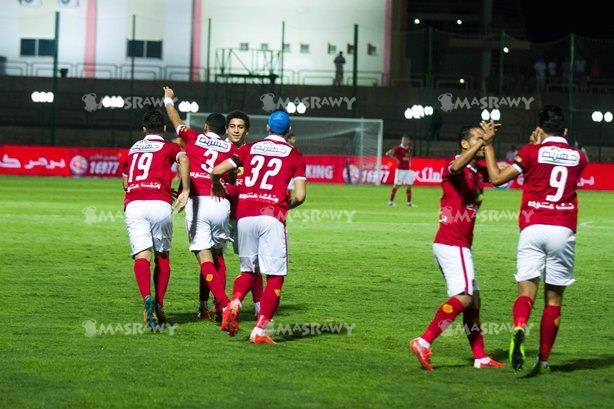 فرحة لاعبي الاهلي بالفوز أمام المصري بالدوري