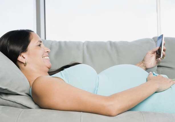 تجنب مخاطر الموبايل في الحمل
