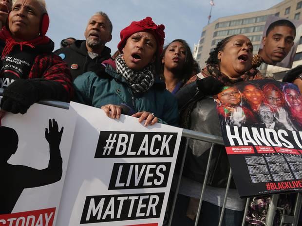 صورة أرشيفية لأحد المظاهرات احتجاجا على وفاة السود