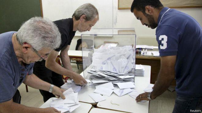 أدلى ملايين الناخبين اليونانيين بأصواتهم