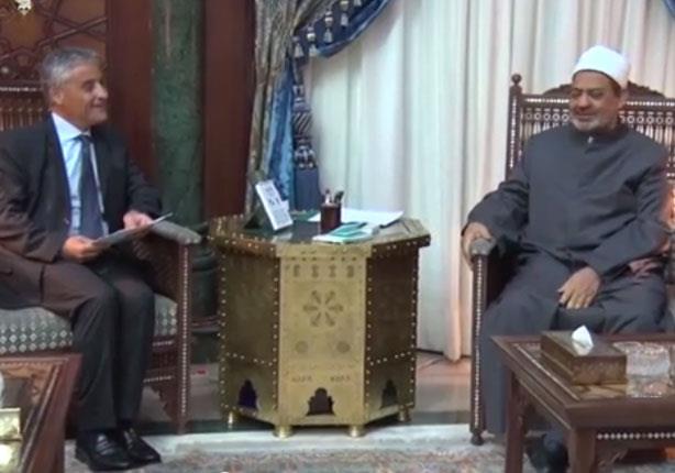 السفير الإيطالي يعزي شيخ الأزهر في ضحايا سيناء