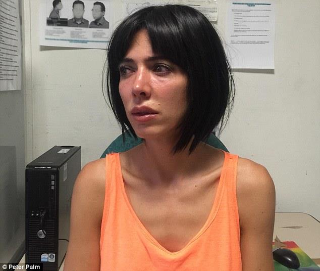  القبض على فنانة سويسرية بسبب صور عارية لها أمام ب