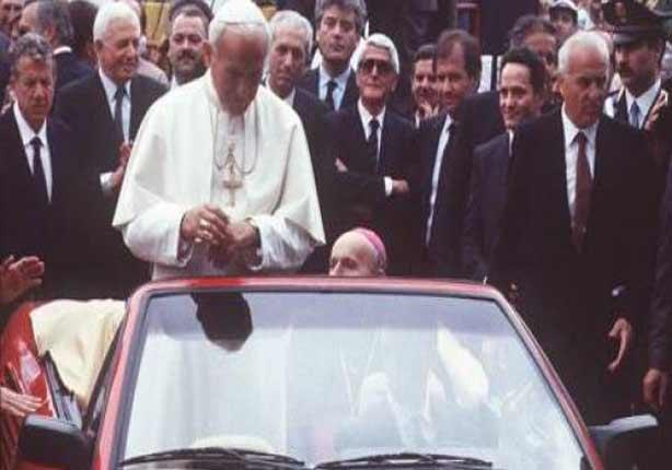 سيارة بابا الفاتيكان الراحل المُباعة بسعر يفوق الت