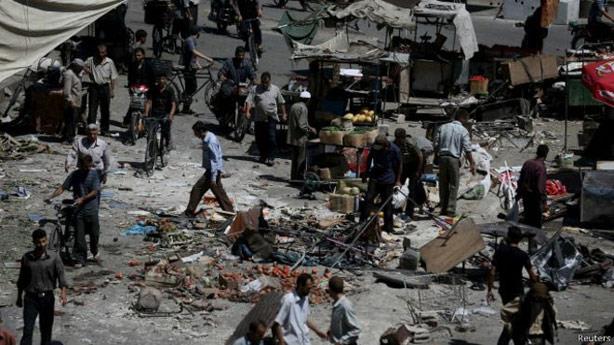 الطائرات السورية قصفت سوقا في دوما يوم الأربعاء ا