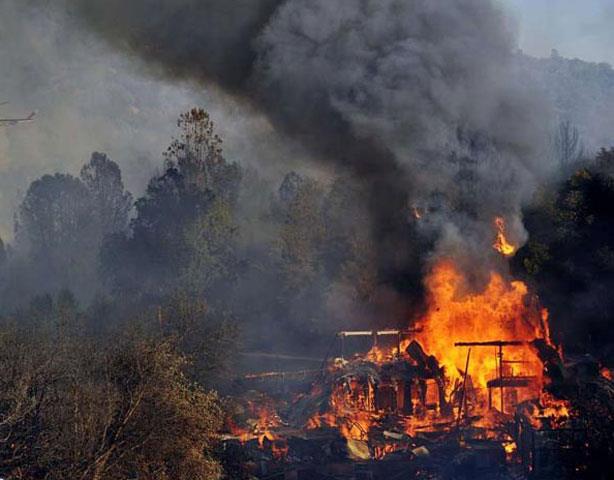 حالة الطوارئ بكاليفورنيا إثر حرائق الغابات