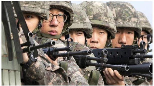  تستعد قوات الكوريتين العسكرية لأي تطورات محتملة 