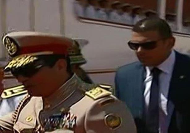 الرئيس السيسي بالزي العسكري في افتتاح قناة السويس