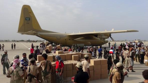 وصول طائرة مساعدات سعودية وأخرى سودانية لمطار عدن