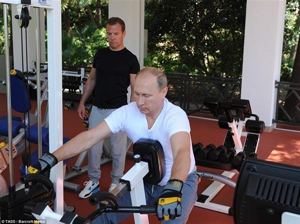 الرئيس الروسي يستعرض مهاراته الرياضية