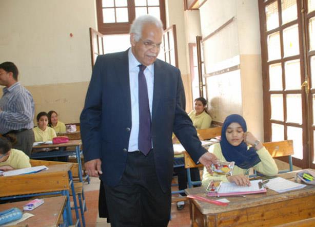 محافظ القاهرة يتفقد سير الامتحانات