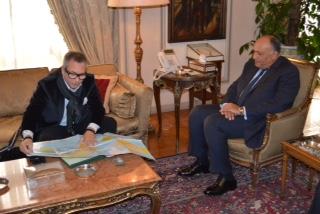 وزير الخارجية يستقبل المغامر المصري شريف لطفي
